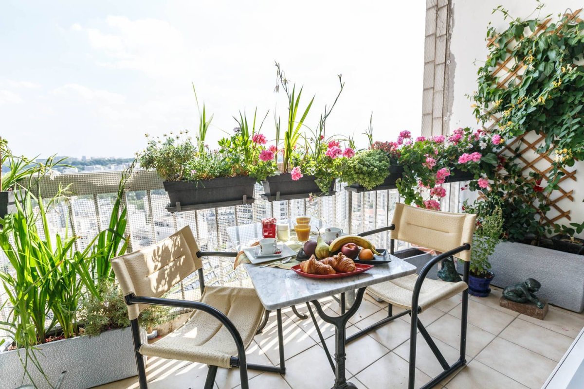 Завтрак на балконе с видом
