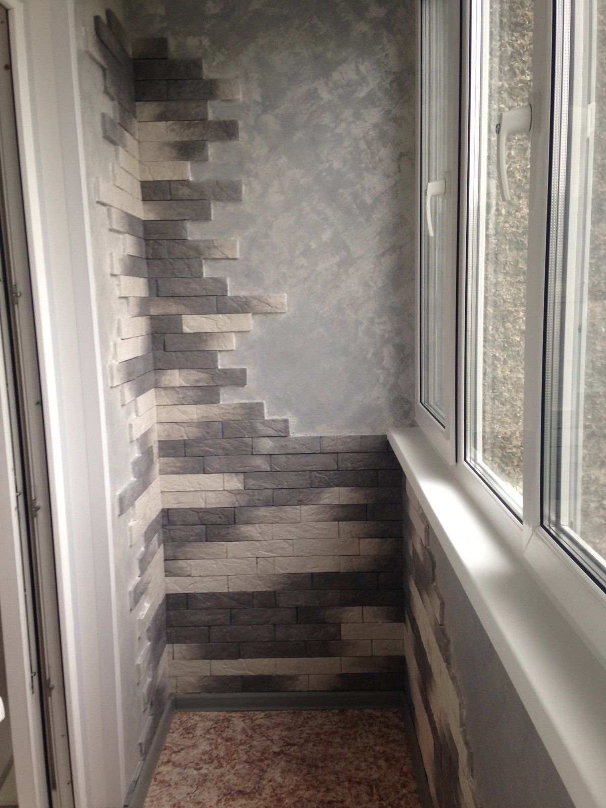 Декоративная штукатурка на балконе