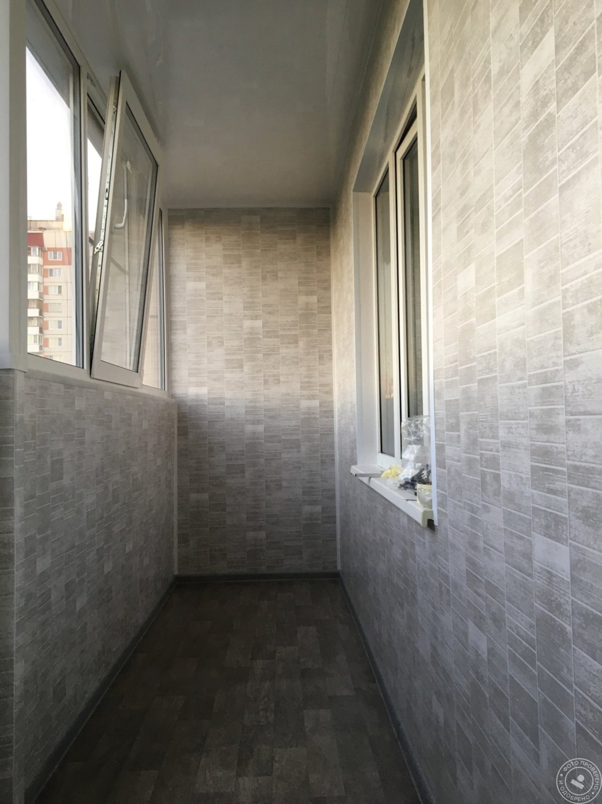 Отделка балкона ламинатом