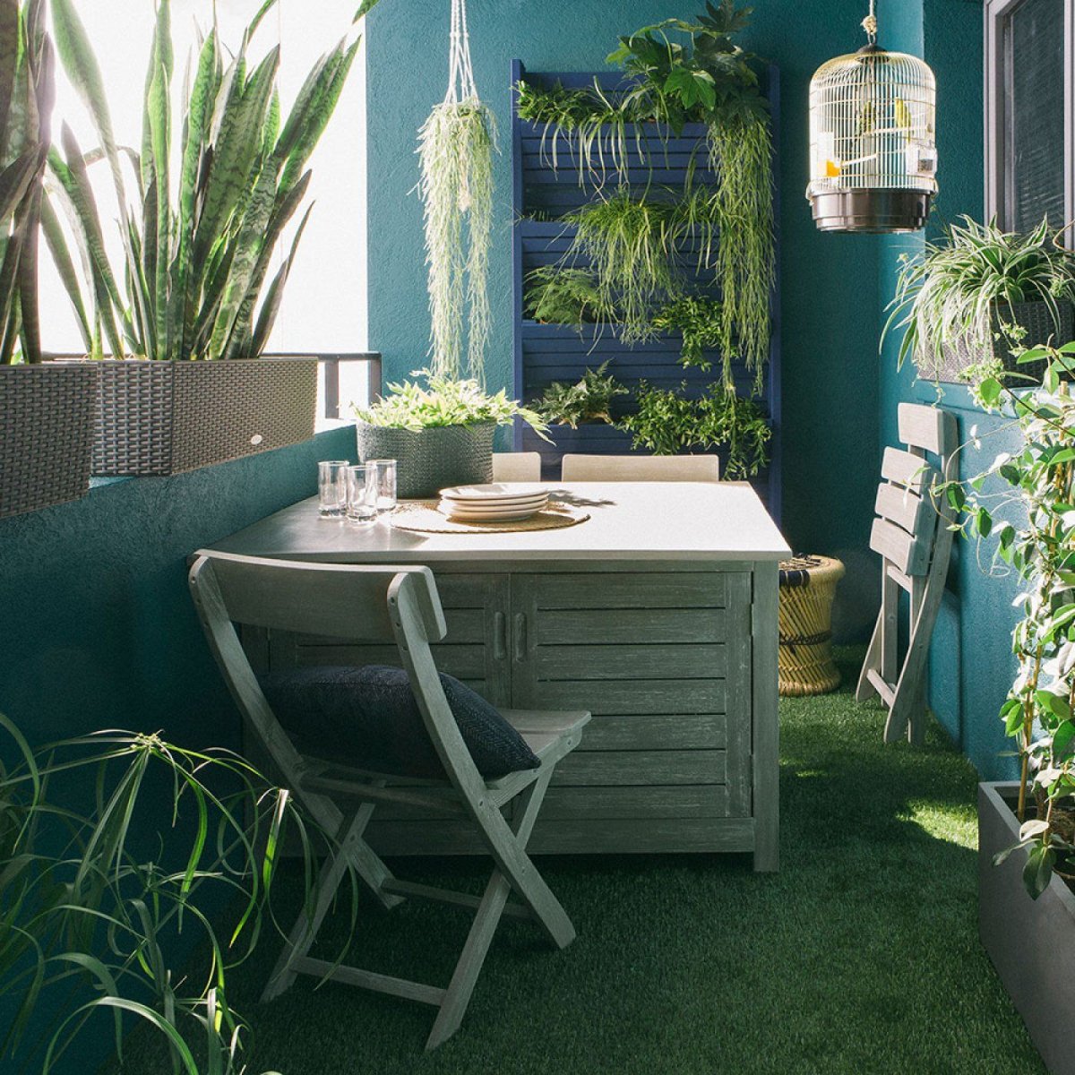 Желтый балкон