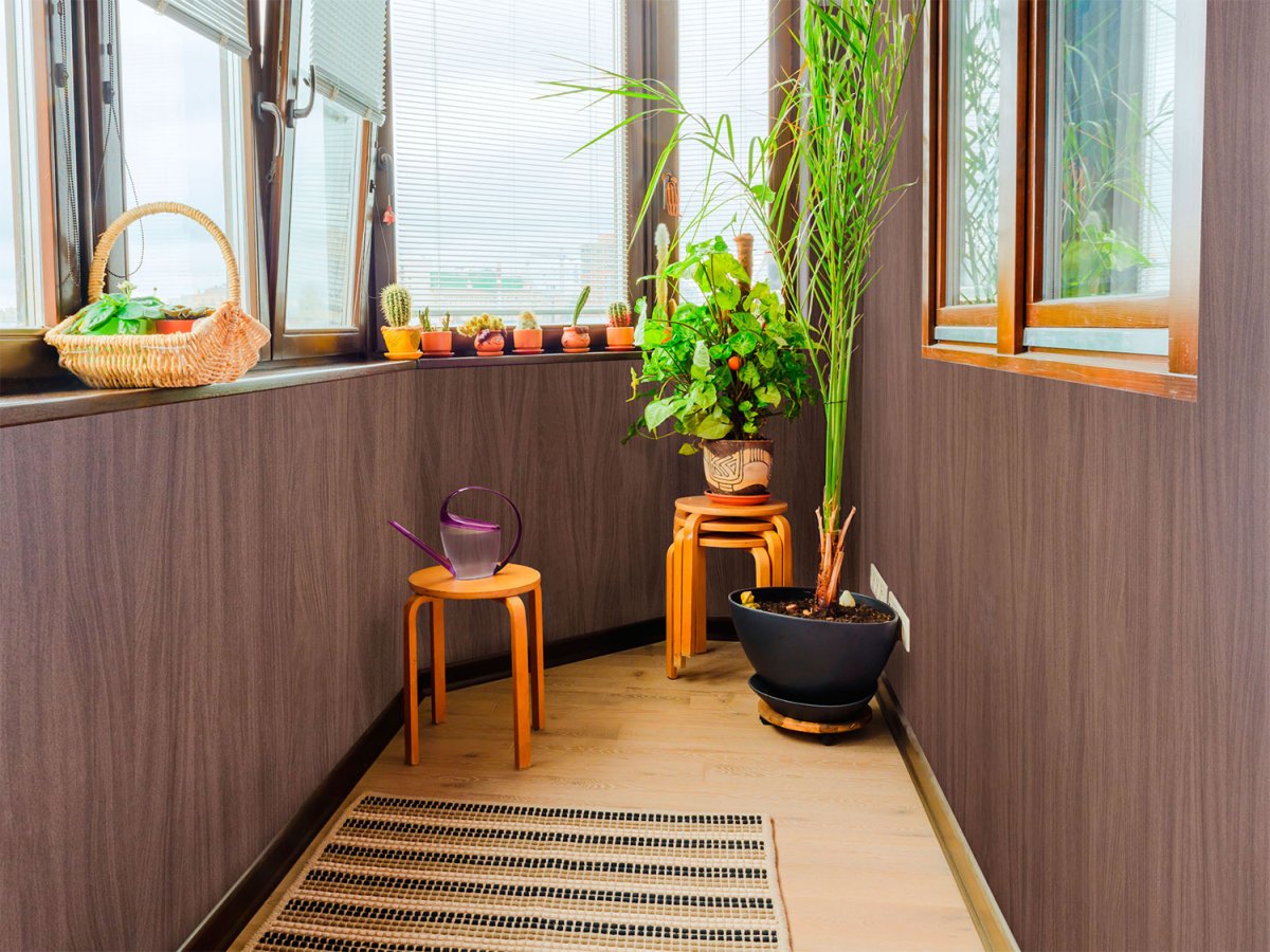 Отделка балкона плиткой