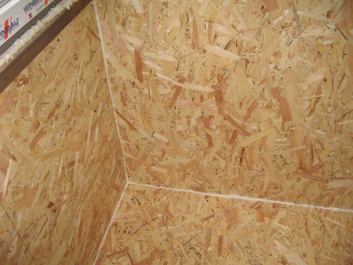 Ламинат и ОСБ В отделке внутри дома