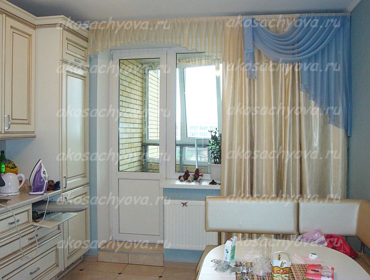 Шторы на кухню с балконом