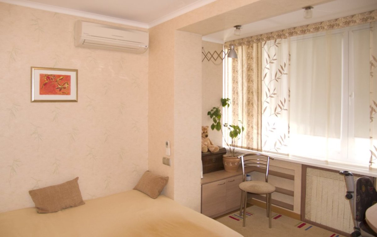 Совмещение комнаты с балконом шторы