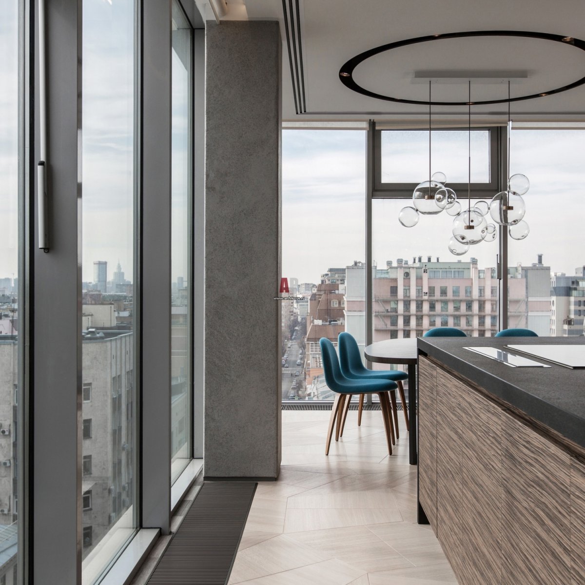 Студия с панорамным балконом