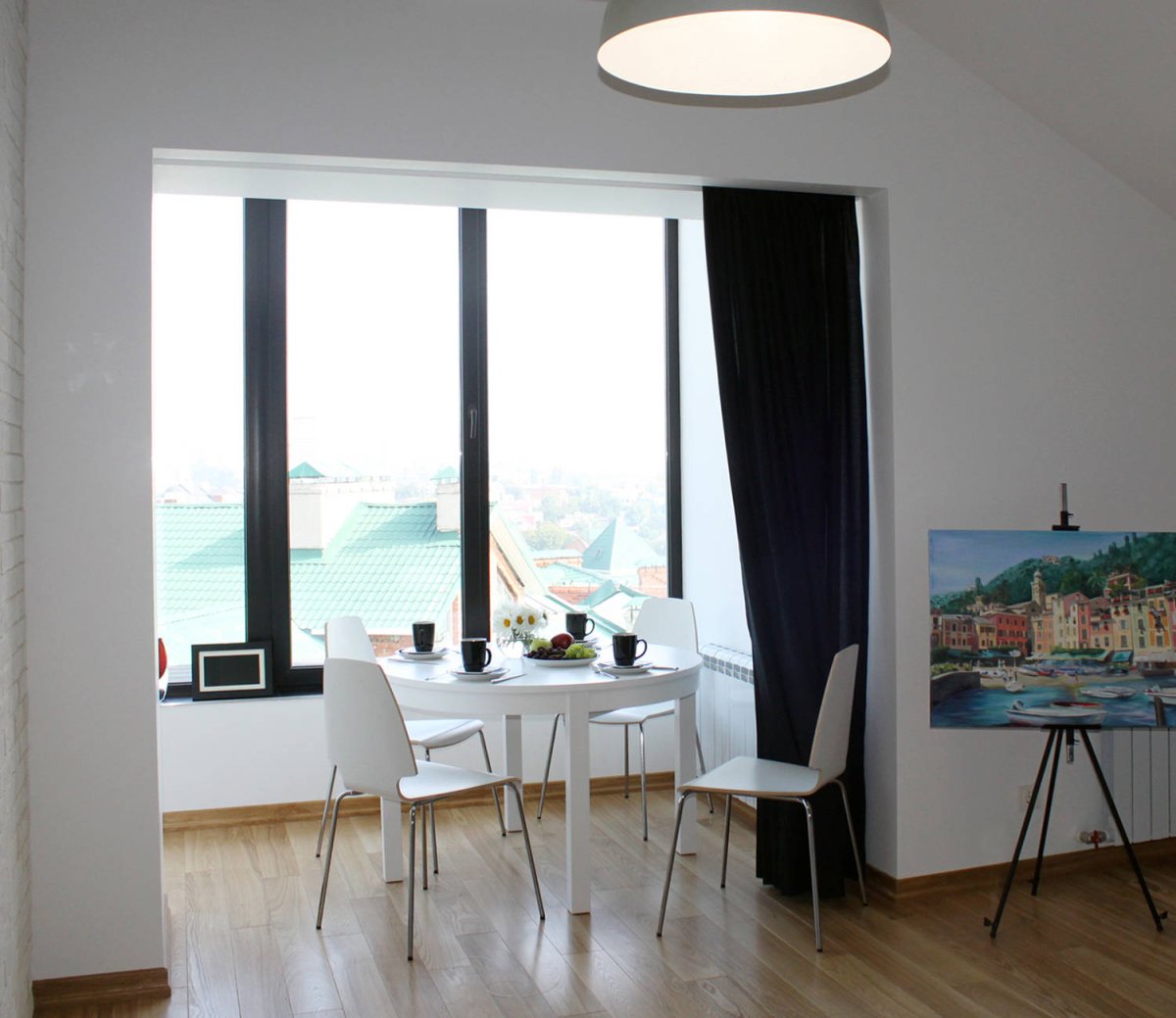 Студия с панорамными окнами