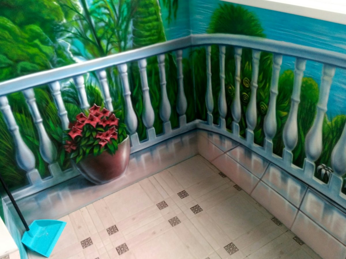 Барельеф на балконе