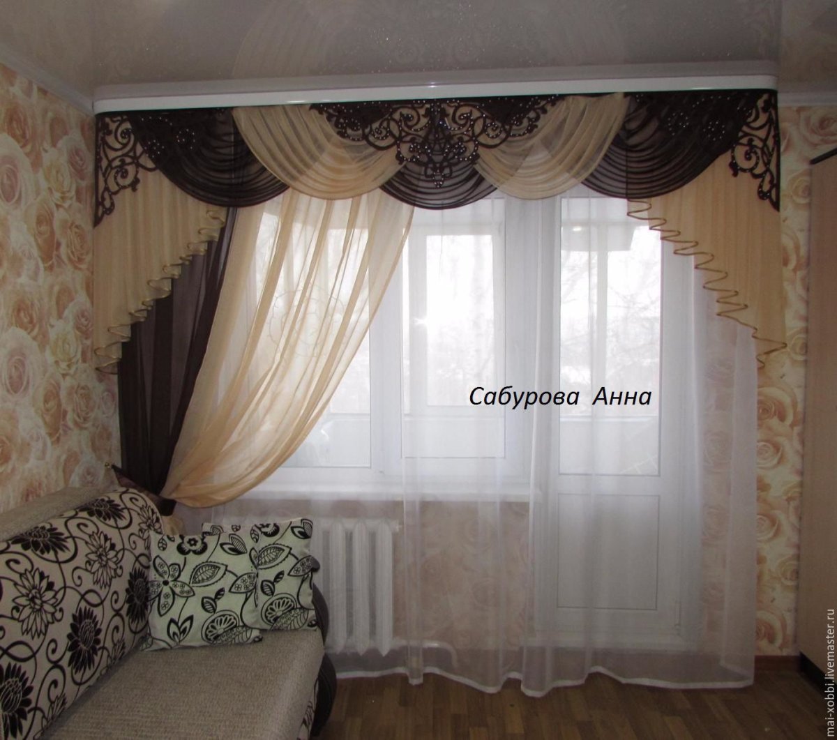 Тюль в зал с балконом