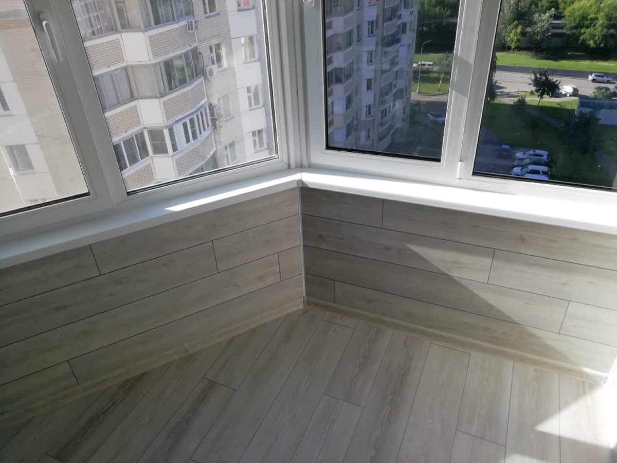 Отделка балкона ламинатом