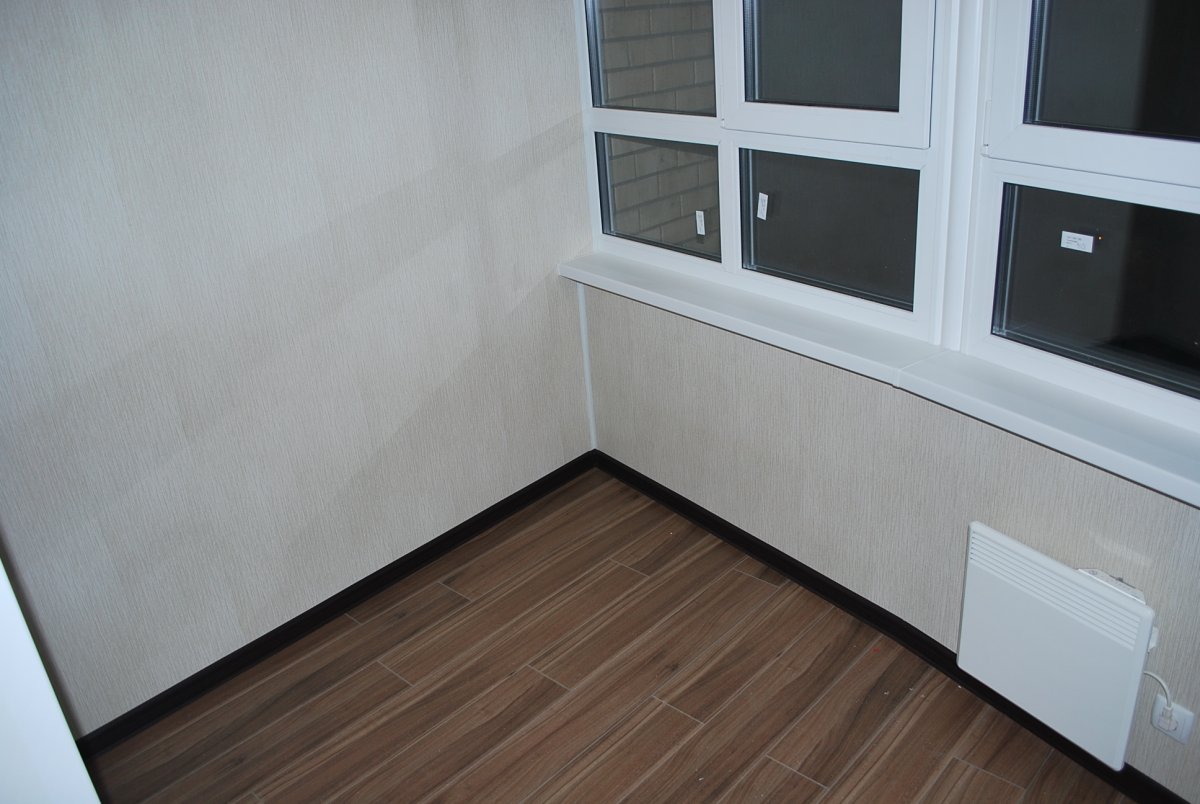 Балкон обшитый панелями ПВХ