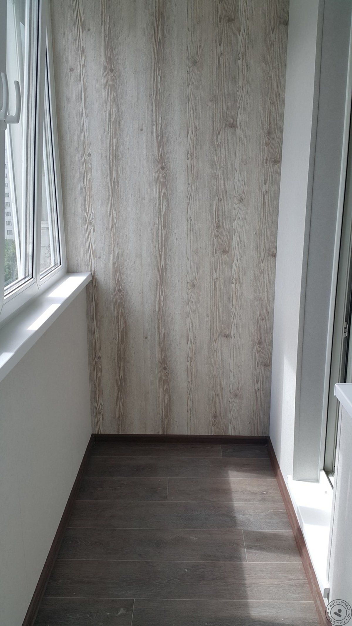 Обшивка балкона ламинатом