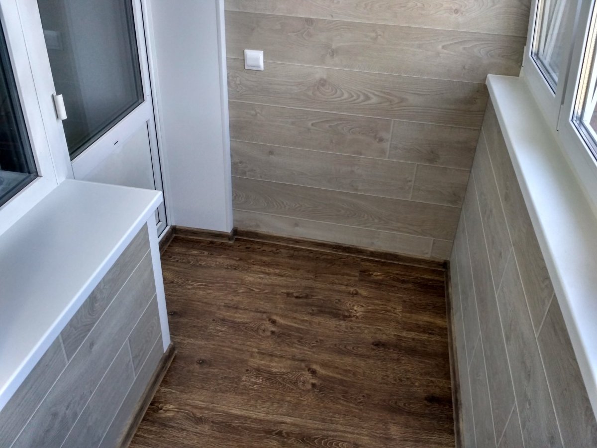 Обшивка балкона ламинатом