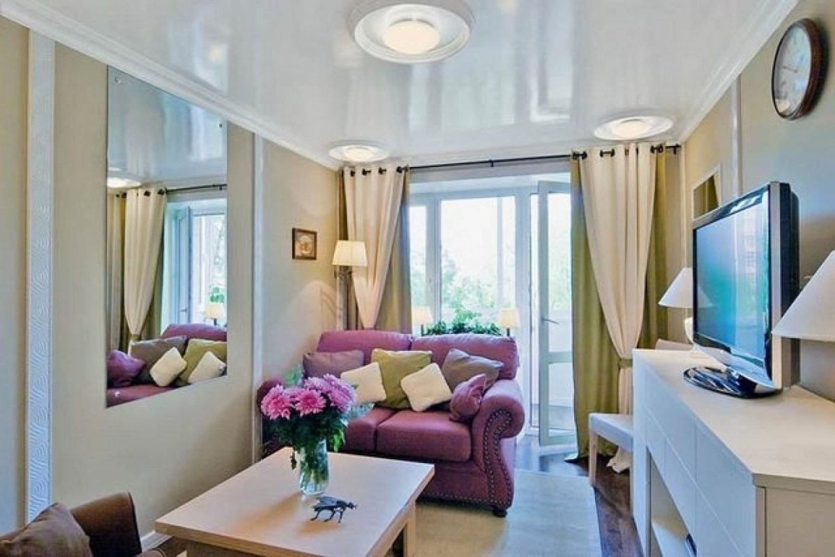 Интерьер узкой спальни