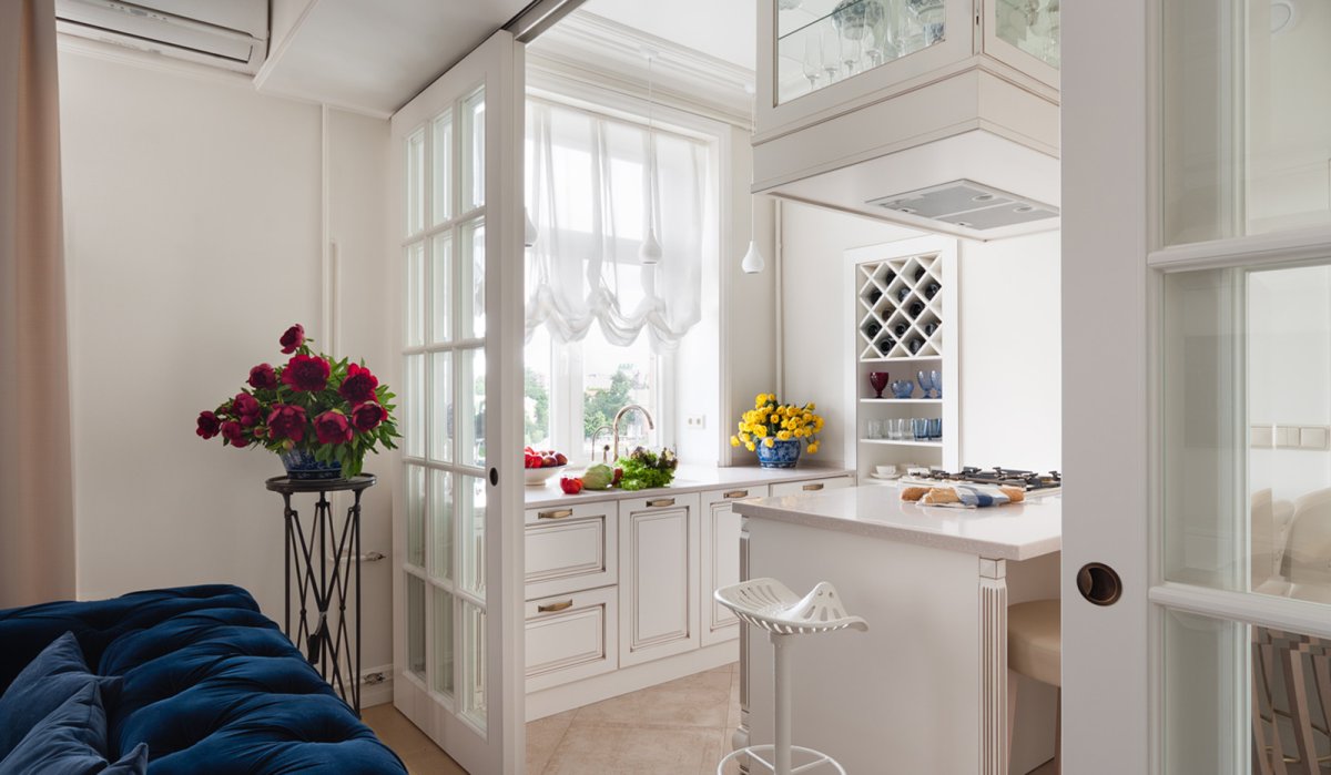 Интерьер жалюзи на балкон