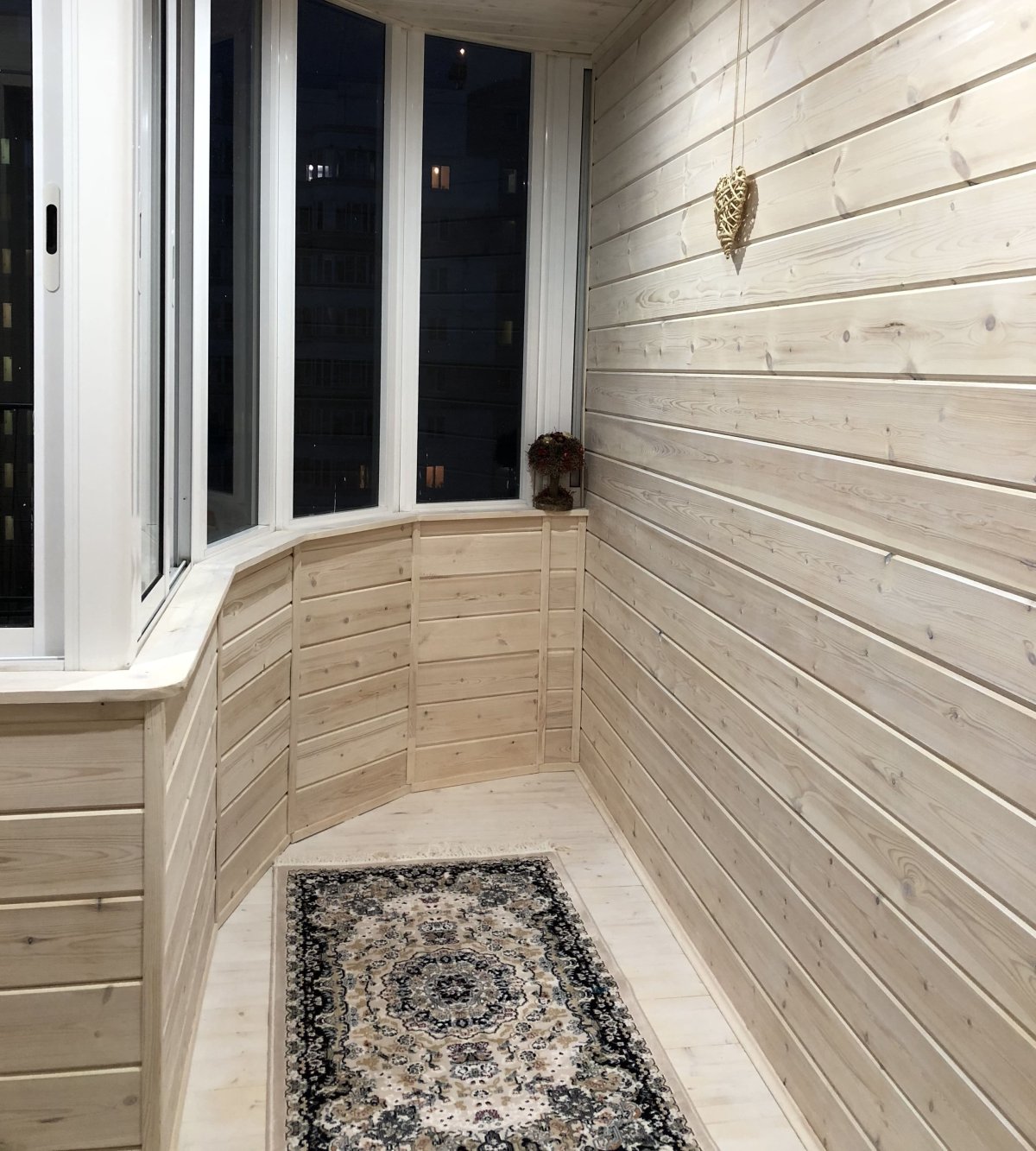 Отделка балкона