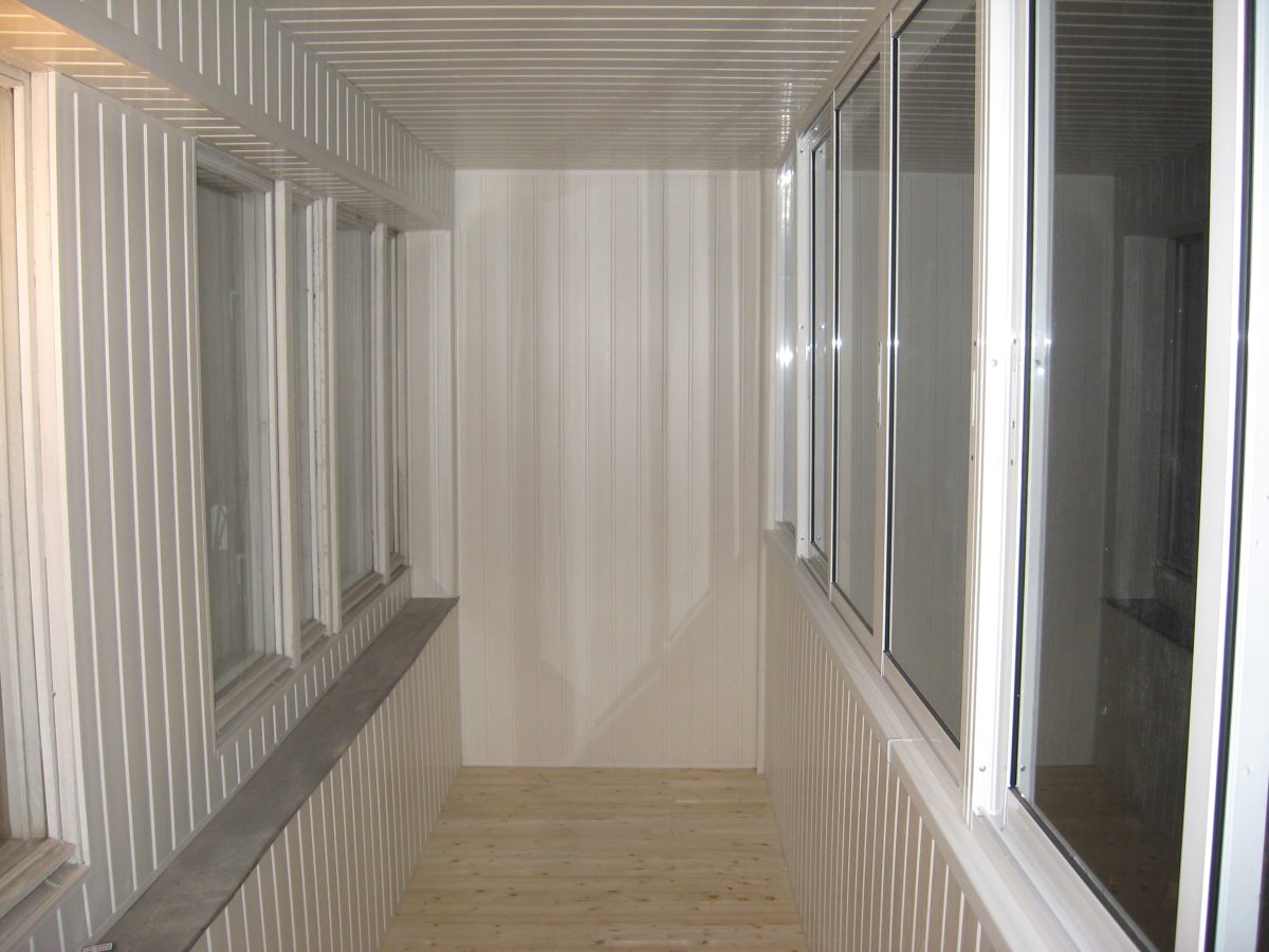 Отделка лоджии вагонка крашеная