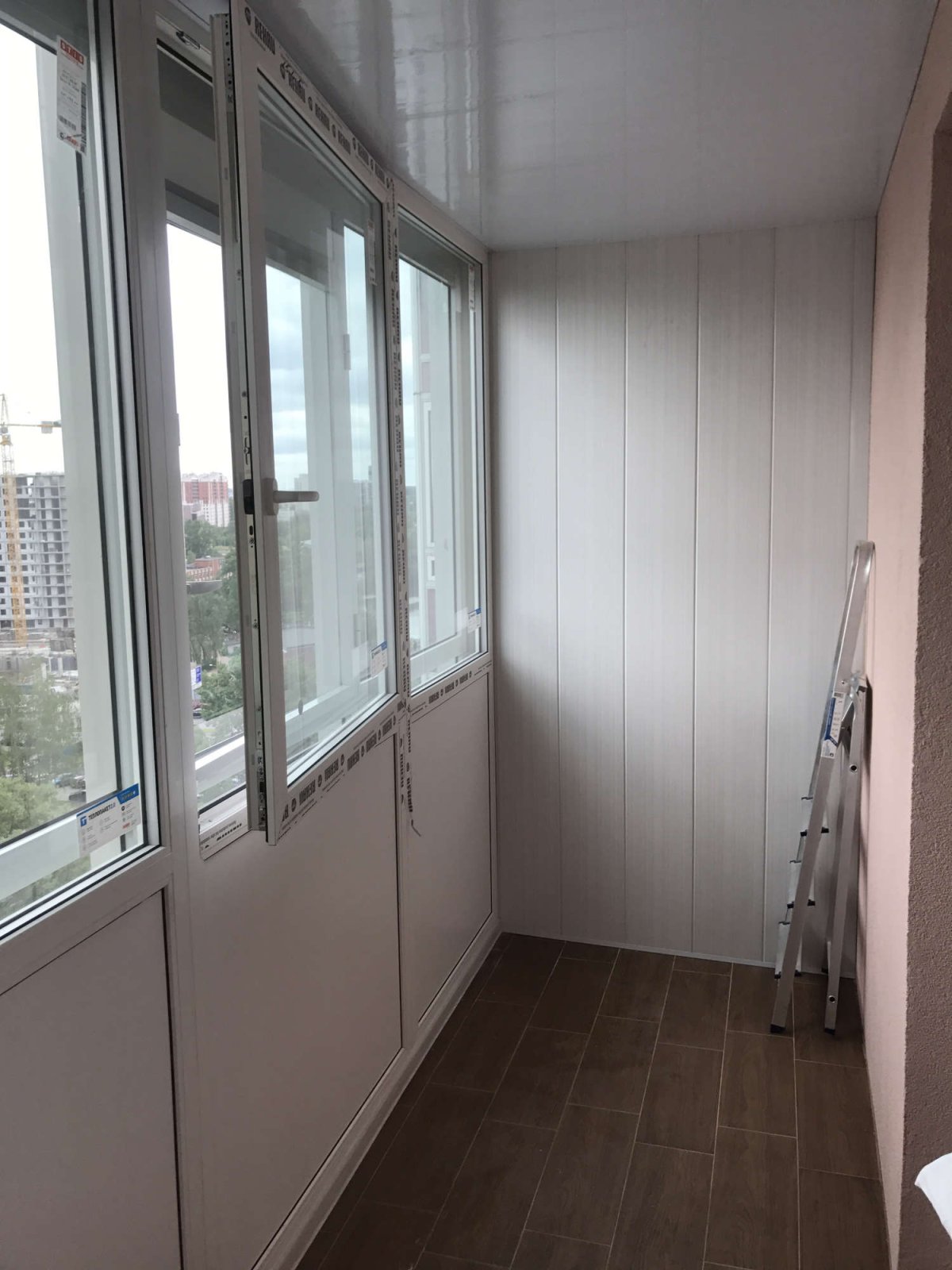 Отделка балкона сайдингом внутри