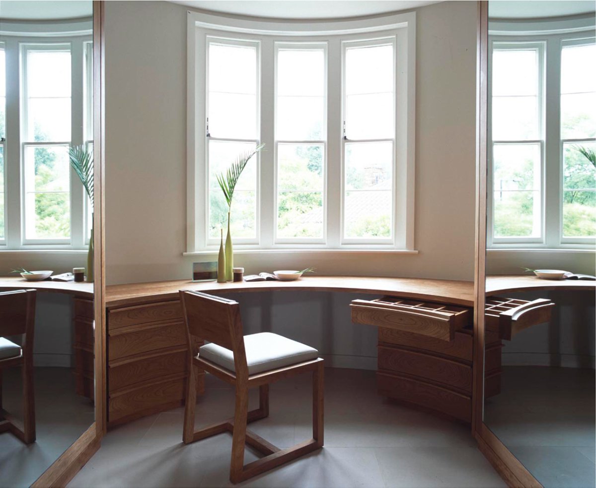 Кухонный уголок у окна