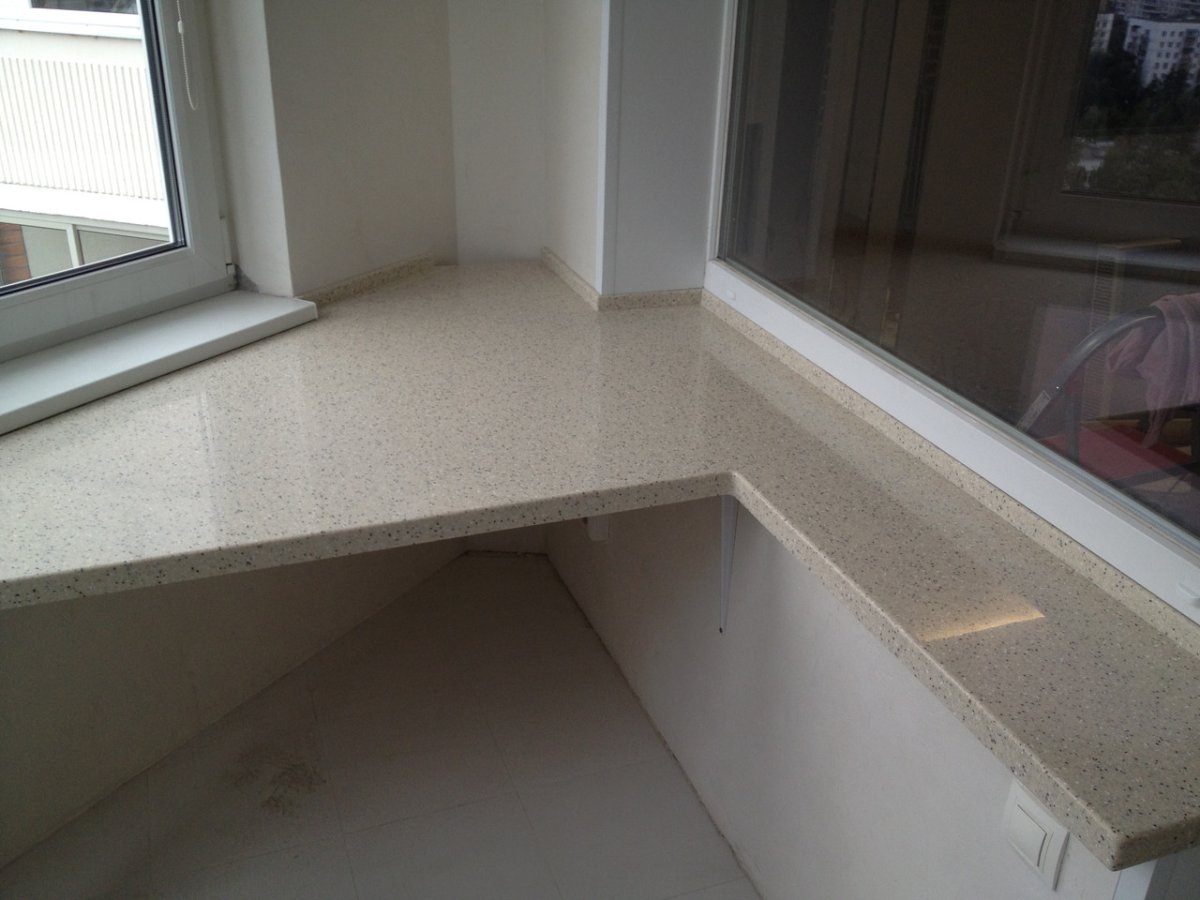 Рабочая зона на балконе