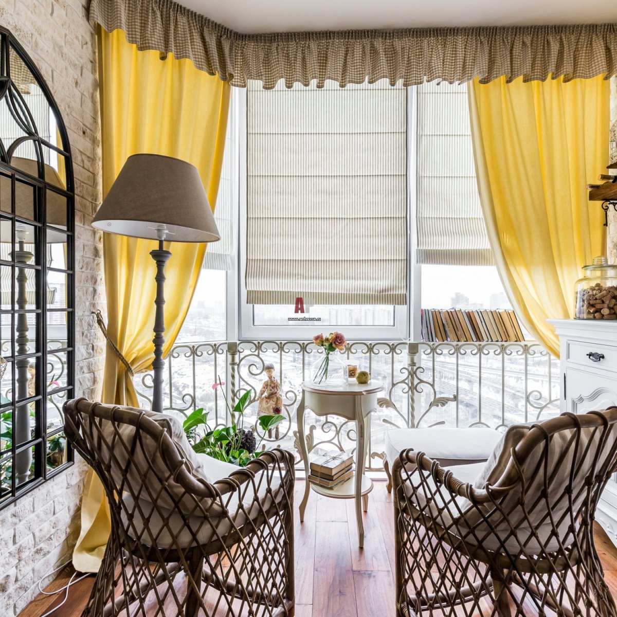 Шторы на застекленный балкон