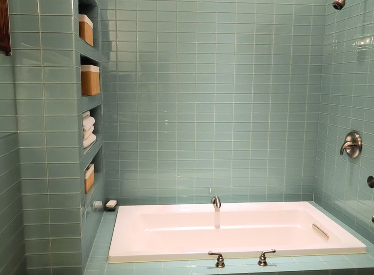 Ванная выложенная плиткой