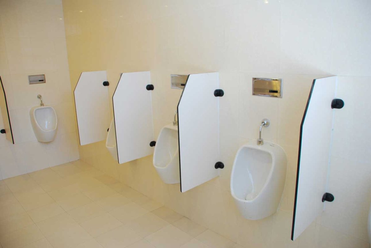 Писсуарные перегородки из HPL пластика