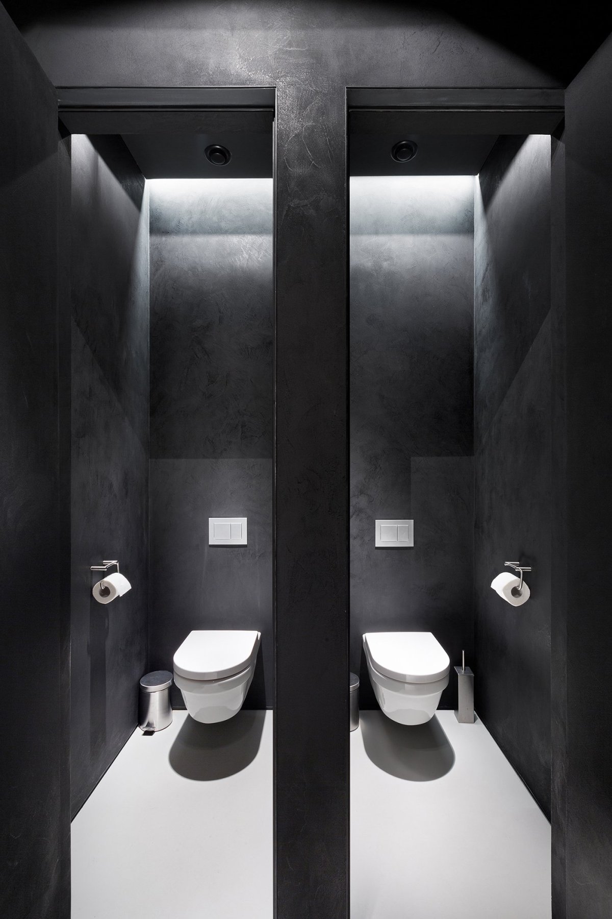 Серая туалетная комната