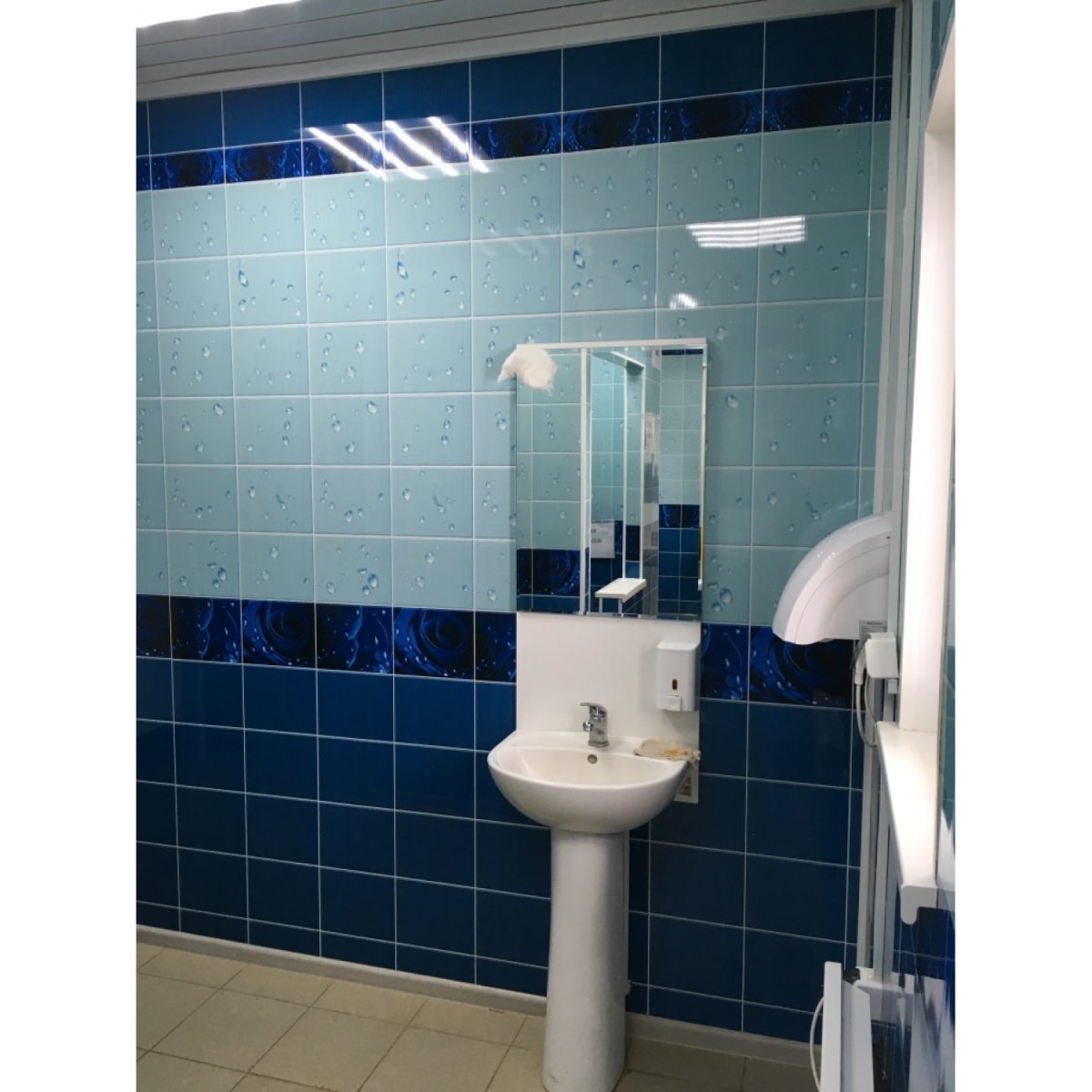 Панели ПВХ капли росы синий