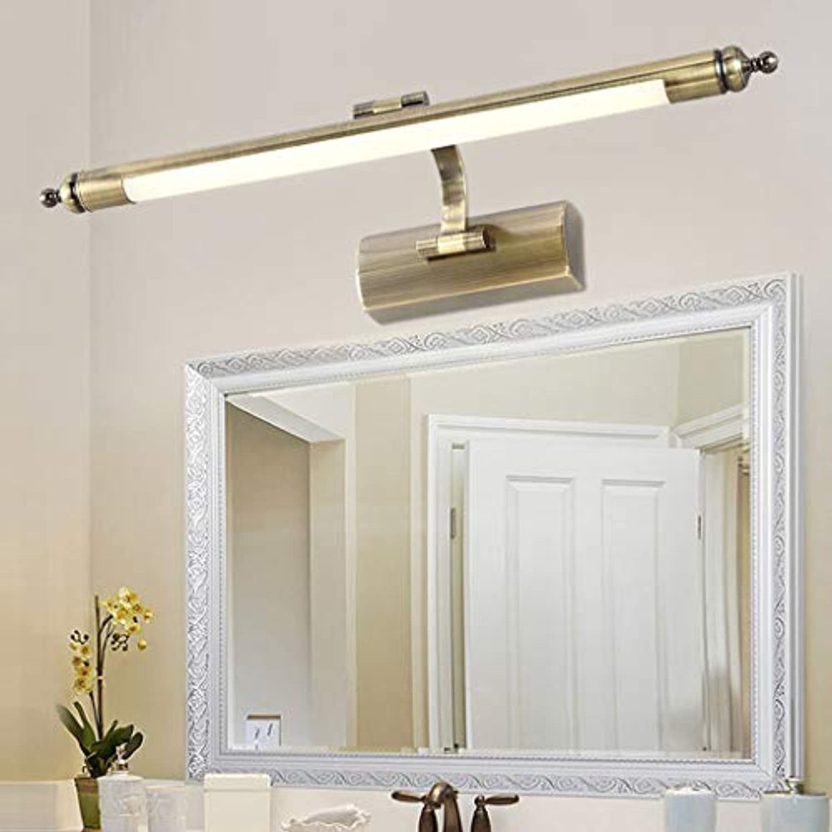 Бра над зеркалом