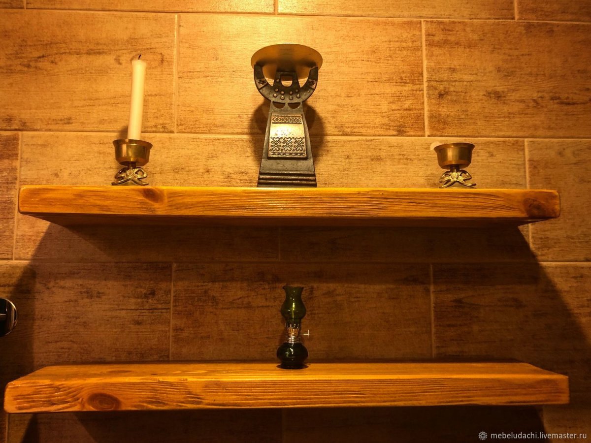 Деревянная полка в ванную
