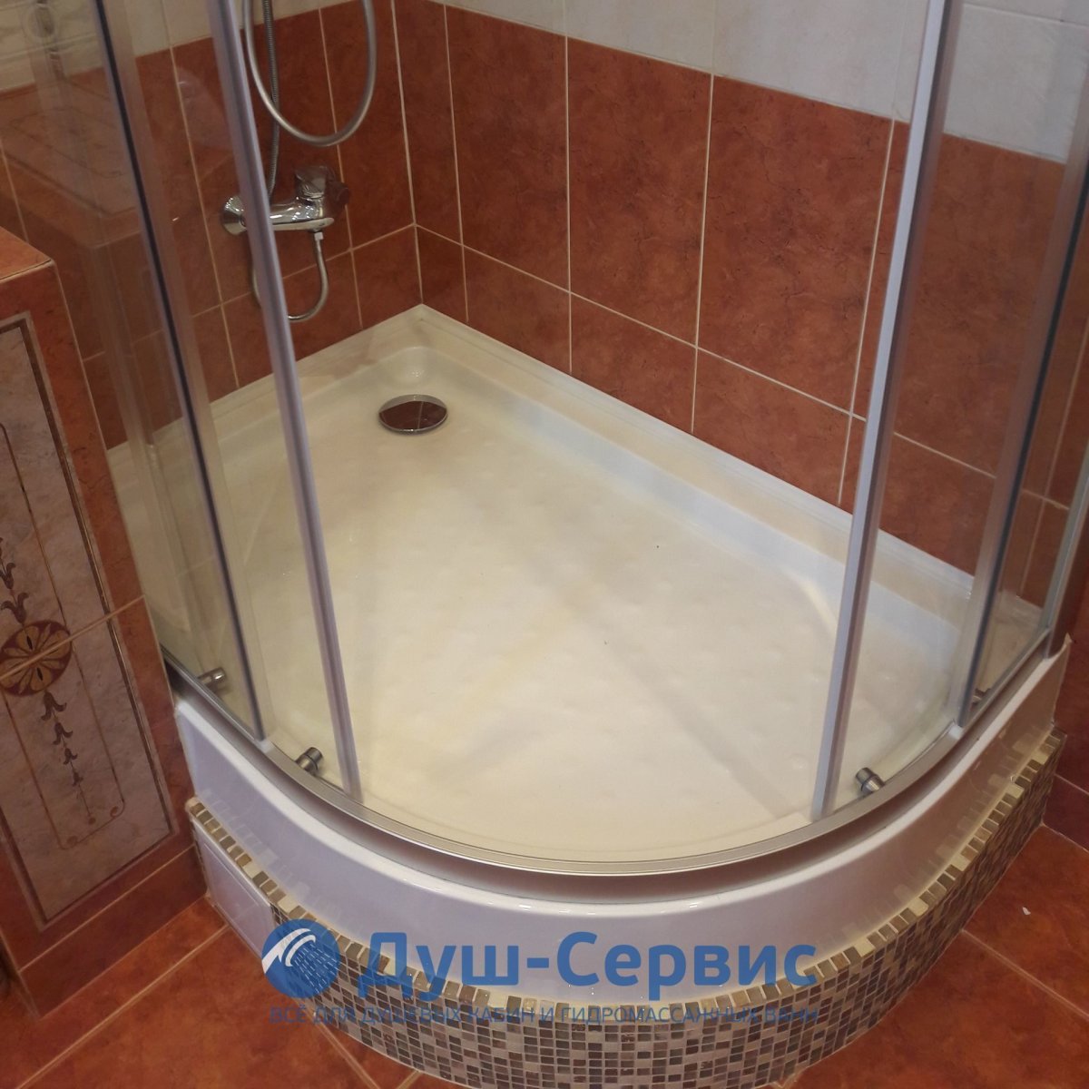 Душевая кабина на подиуме