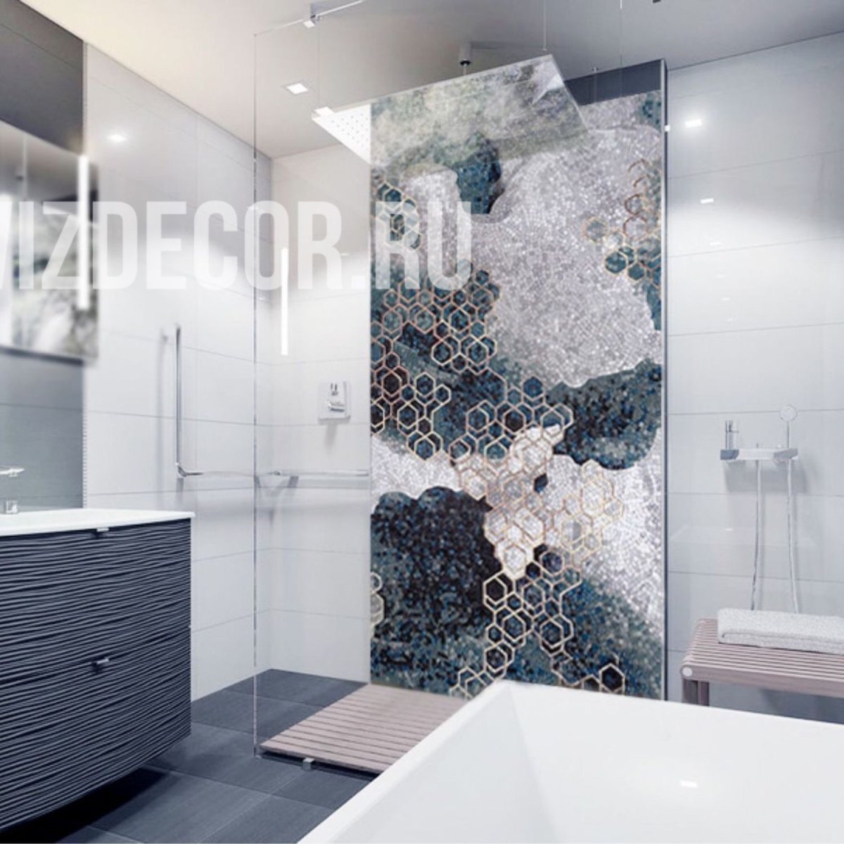 Душевые с панно мозаики