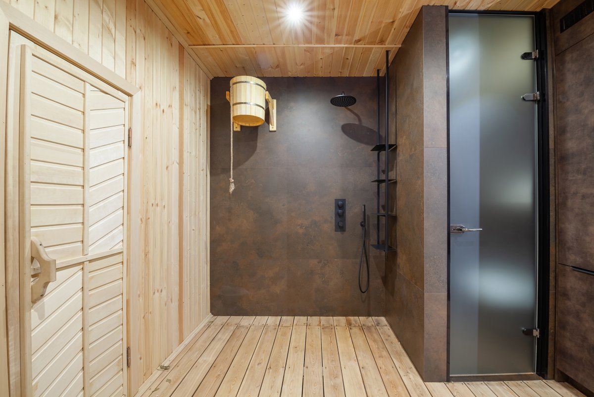 Интерьер бани с душем
