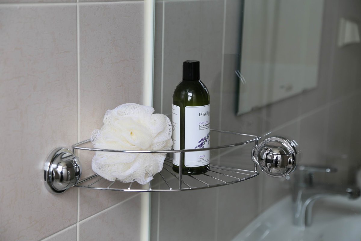 Полки в ванну на вакуумных присосках