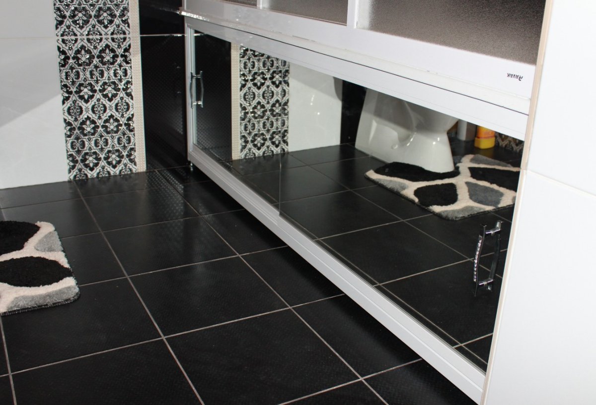 Зеркальный экран под ванну