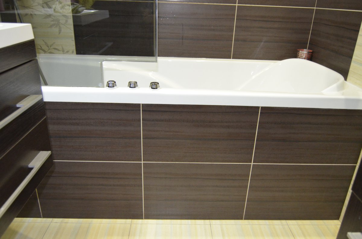 Экран под ванну из плитки