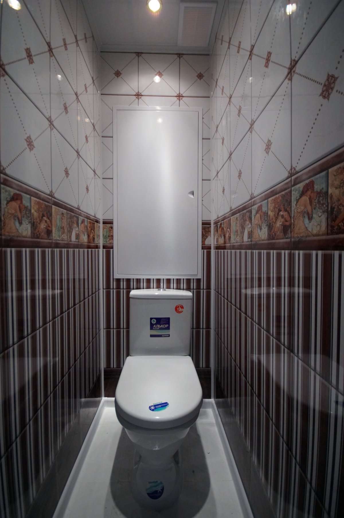 Туалет в пластиковых панелях современного