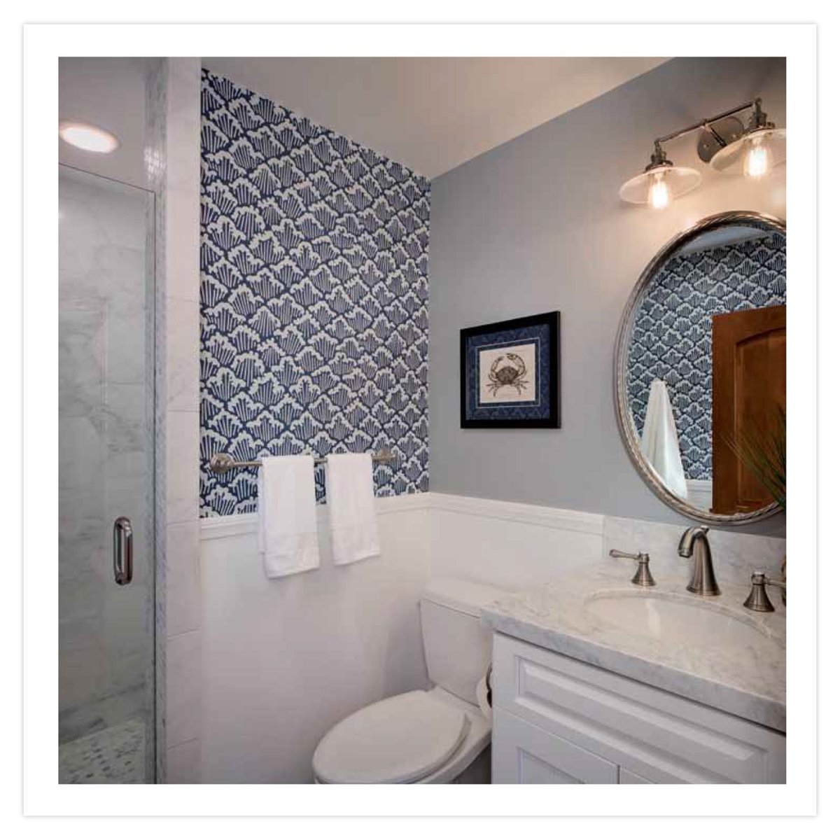 Яркий интерьер в туалете