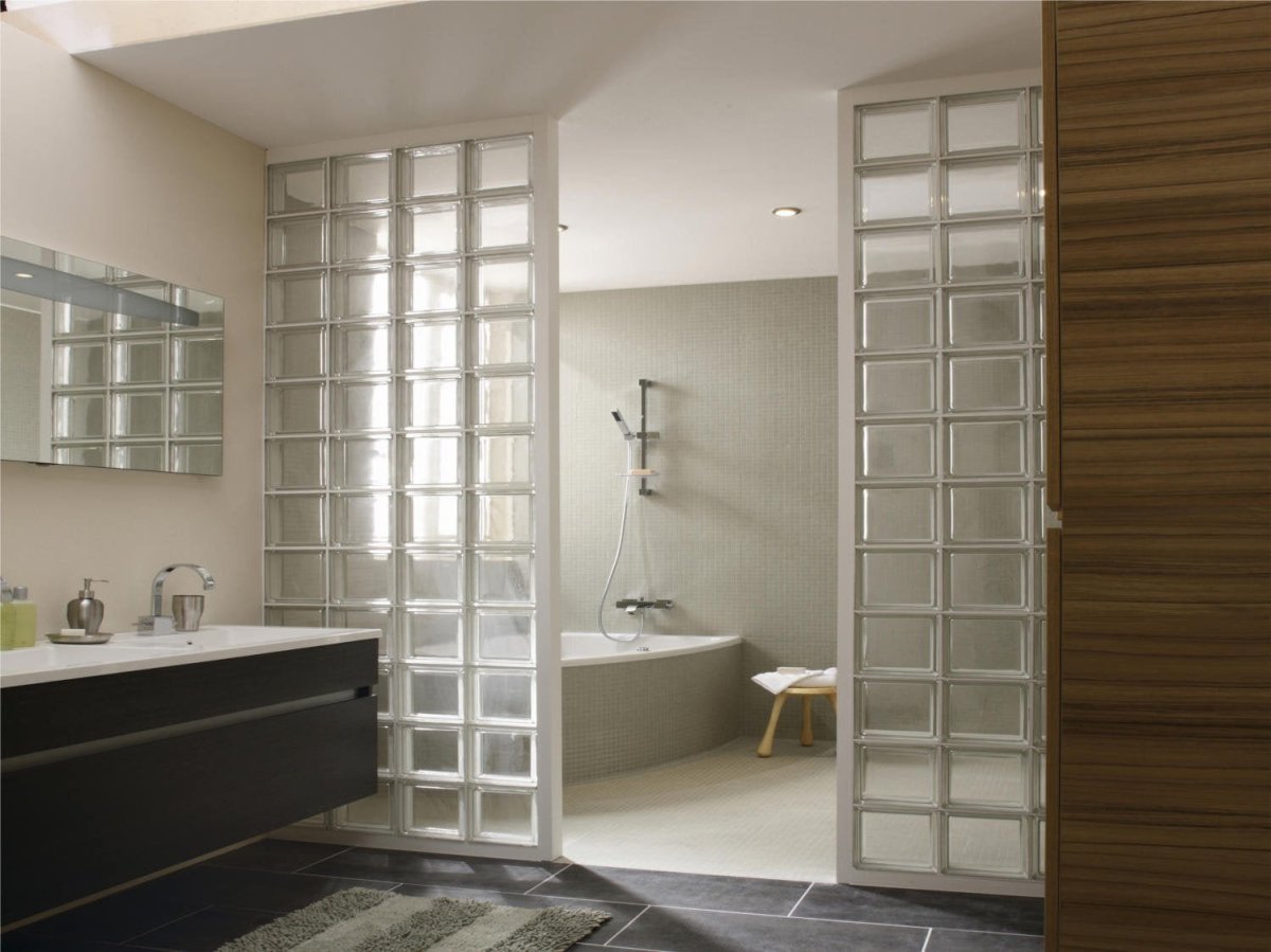 Стена из стеклоблоков