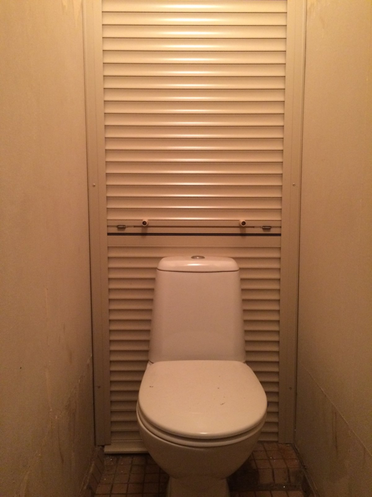 Рольставни Алютех в санузел