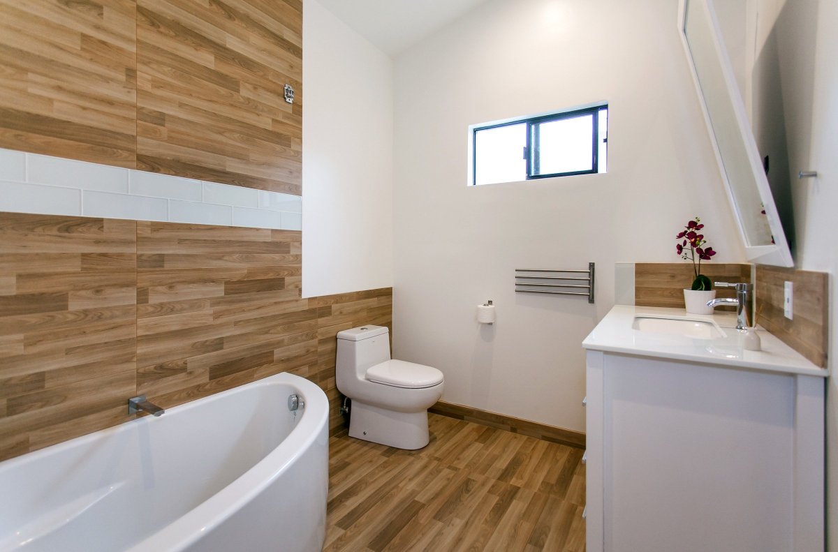 Отделка ванной комнаты ламинатом