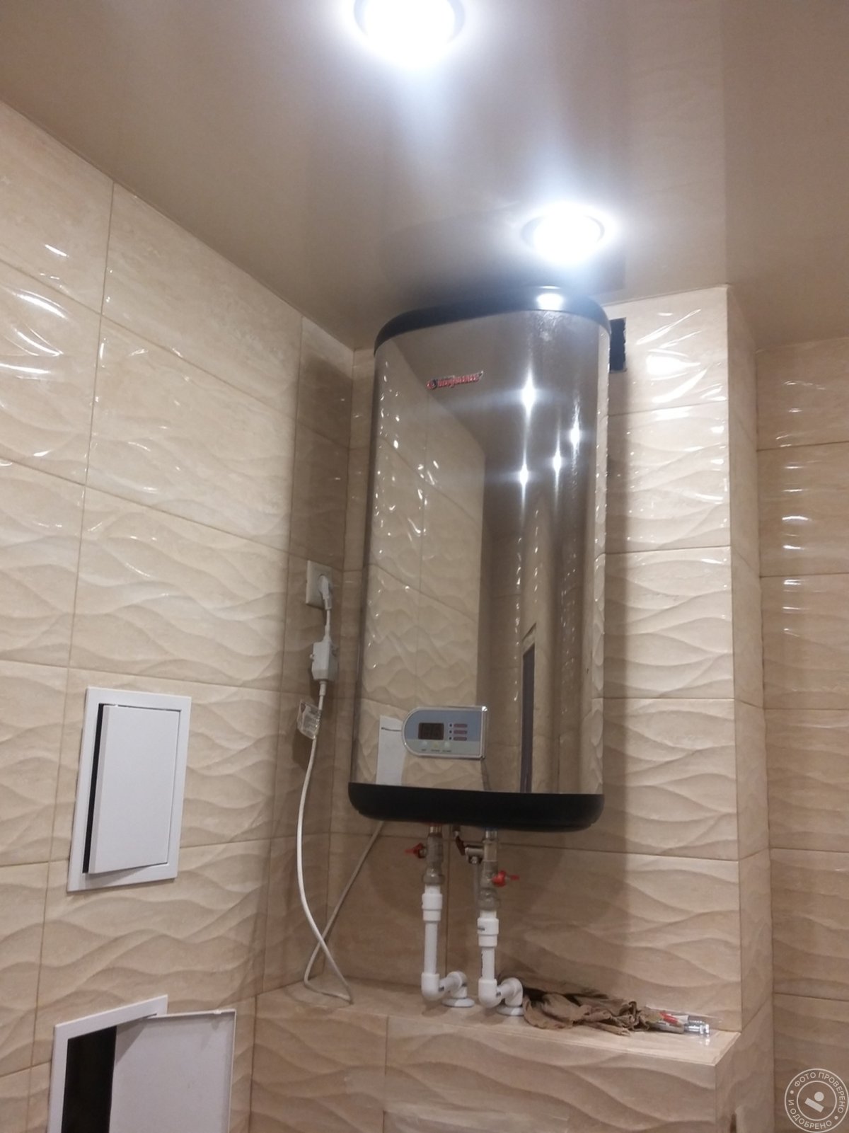 Водонагреватель над ванной