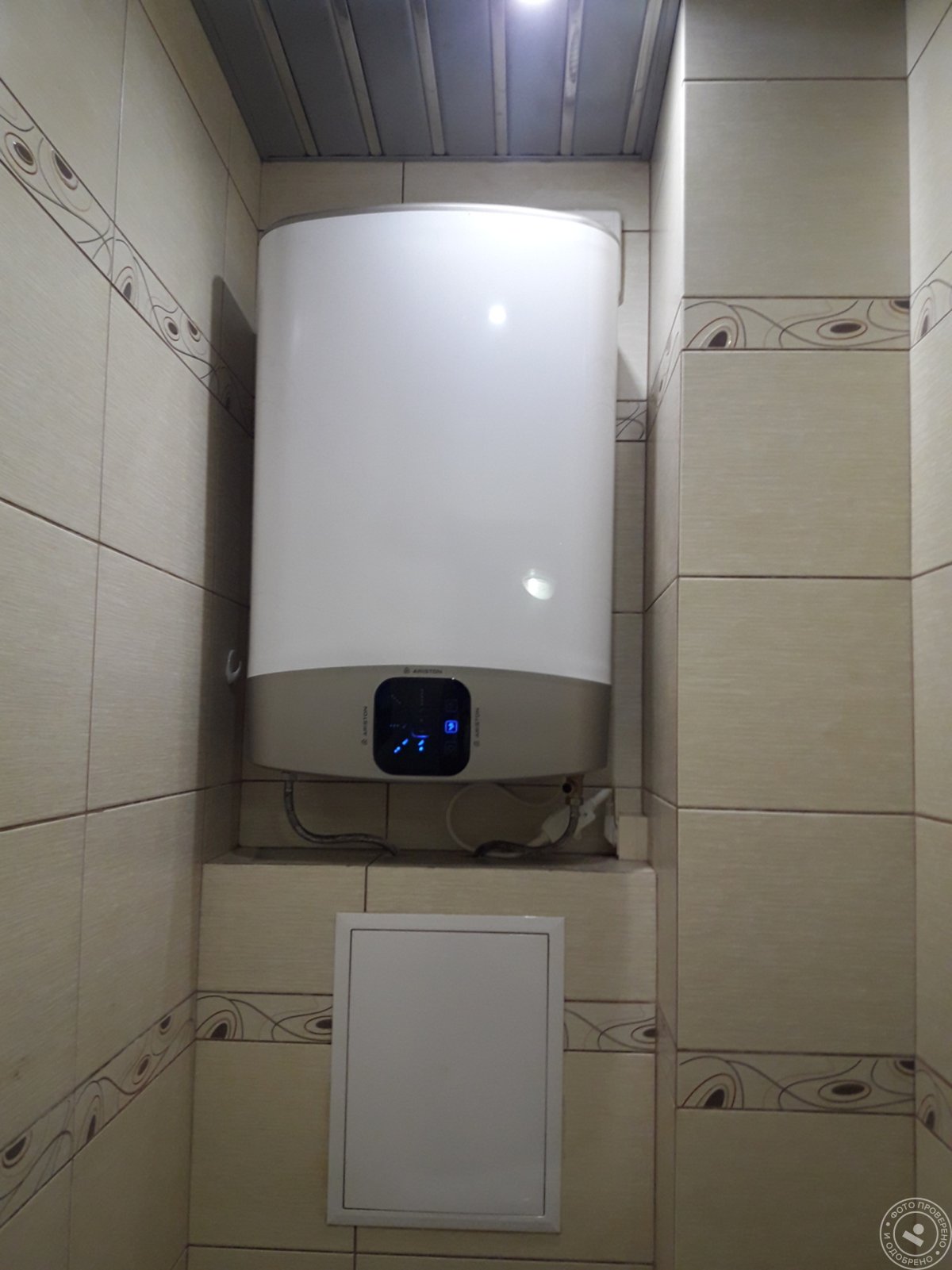 Накопительный водонагреватель в туалете