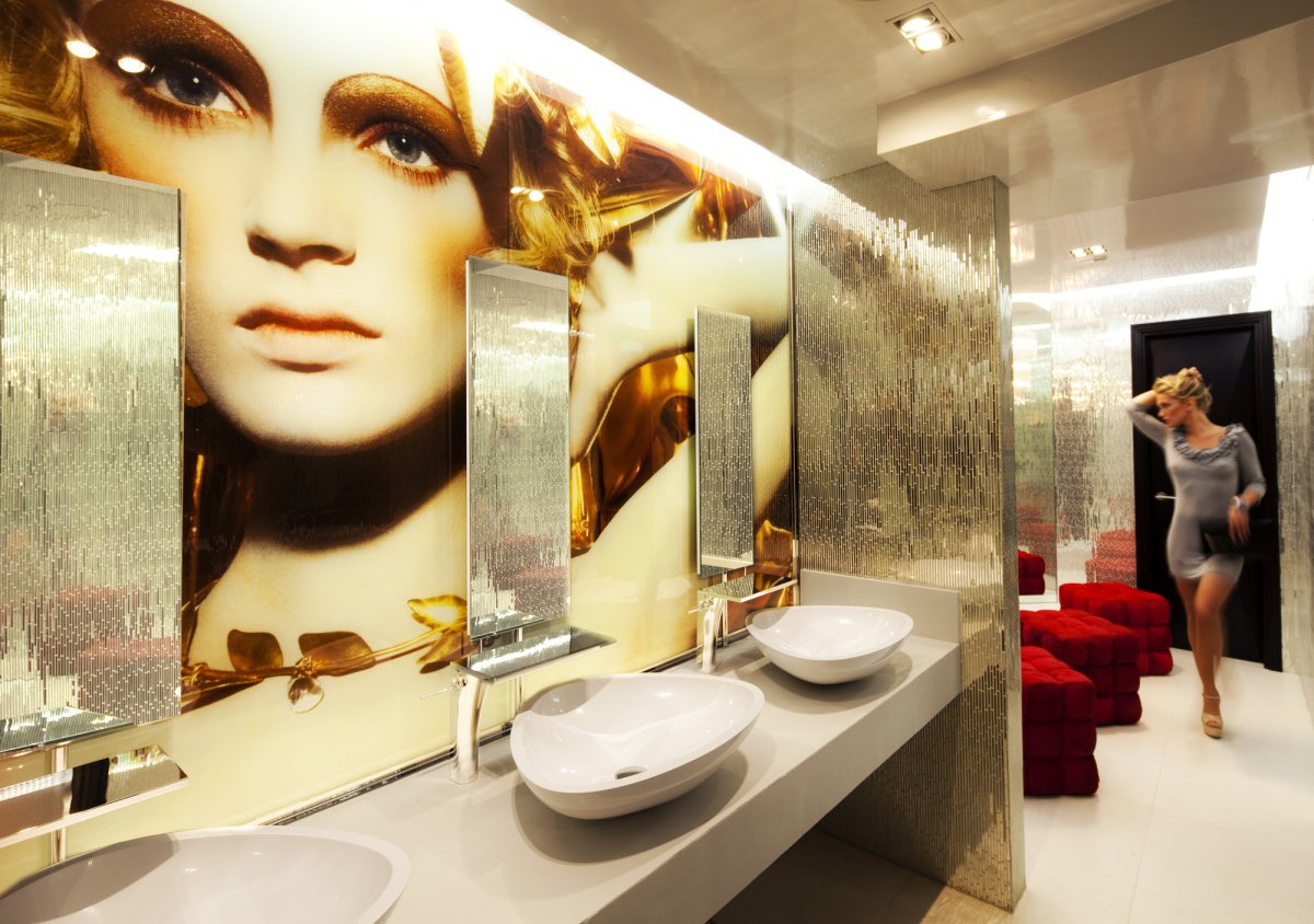 Красивые туалетные комнаты в ресторанах