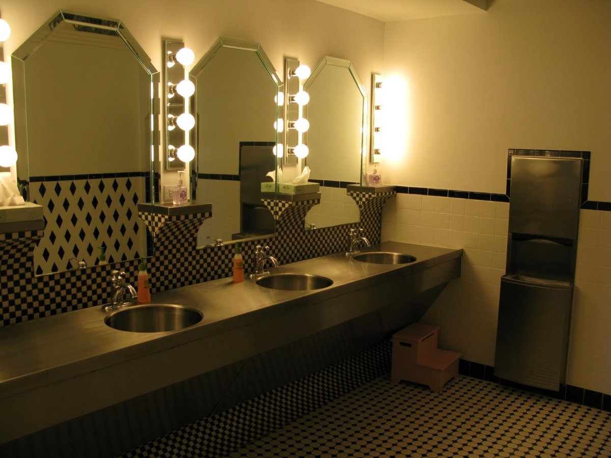 Туалетная комната в кафе