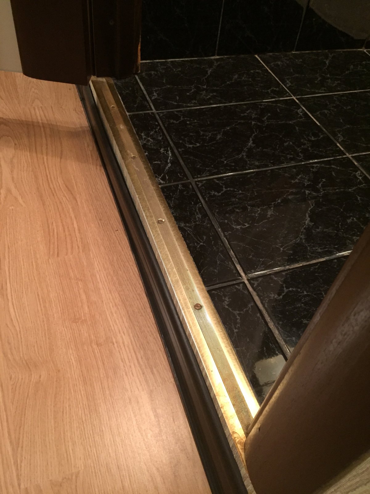 Порог межкомнатной двери