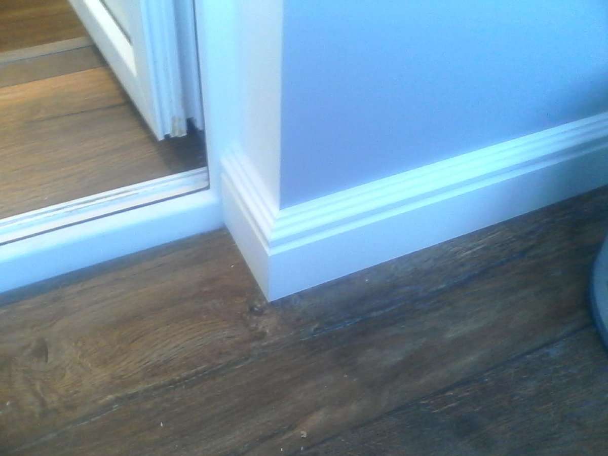 Стык плитки и ламината