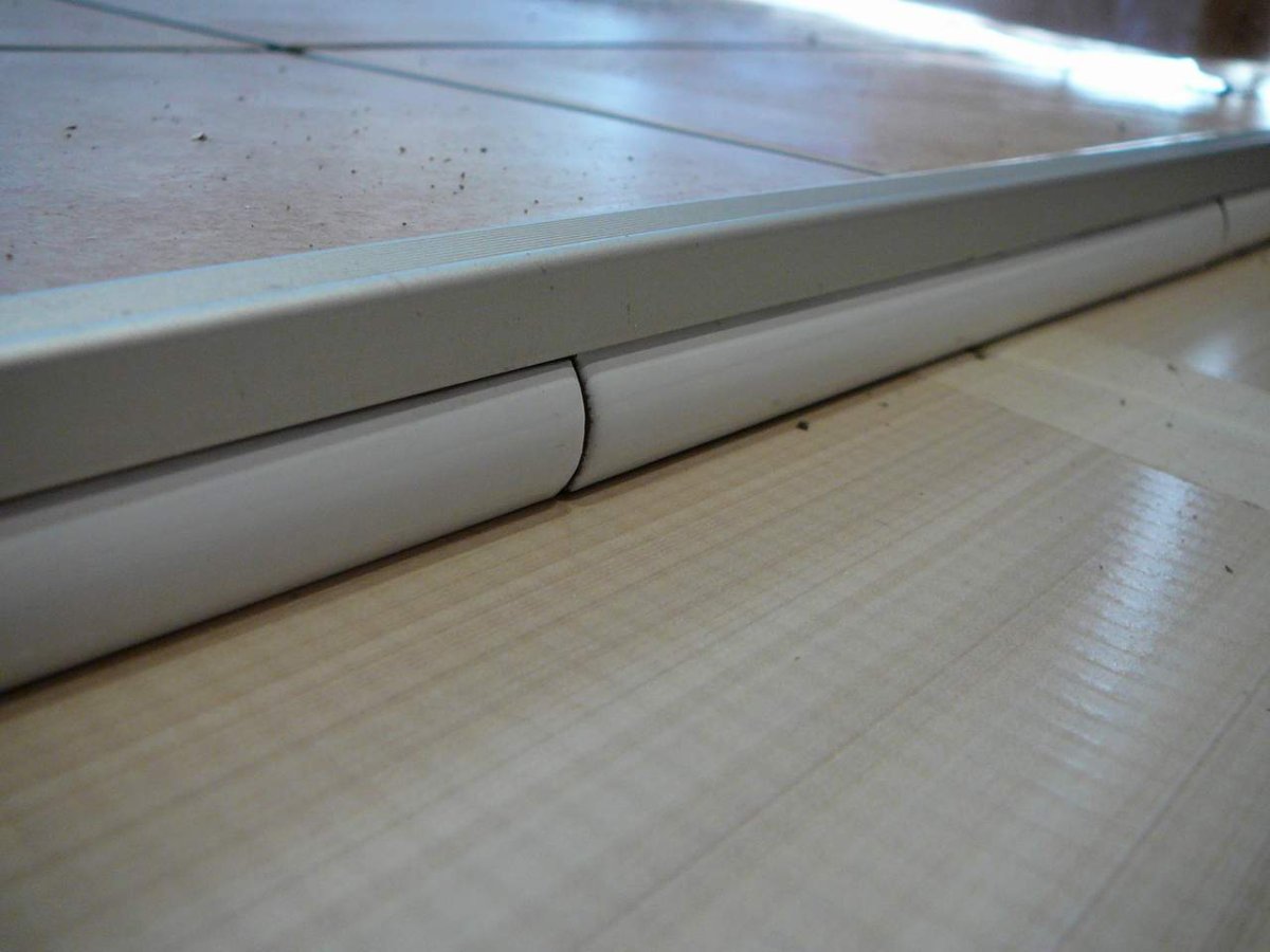 Порожек в ванную комнату