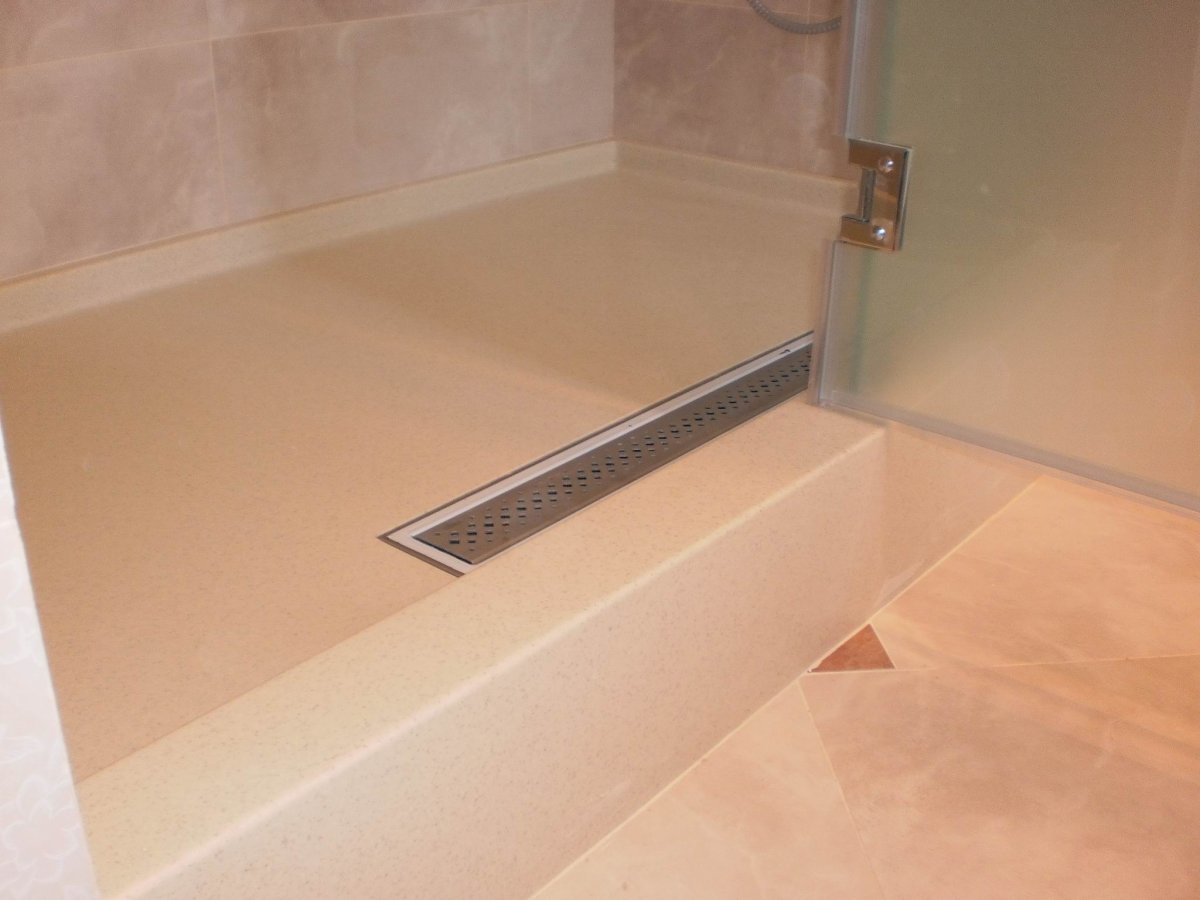 Металлический порожек в ванную комнату