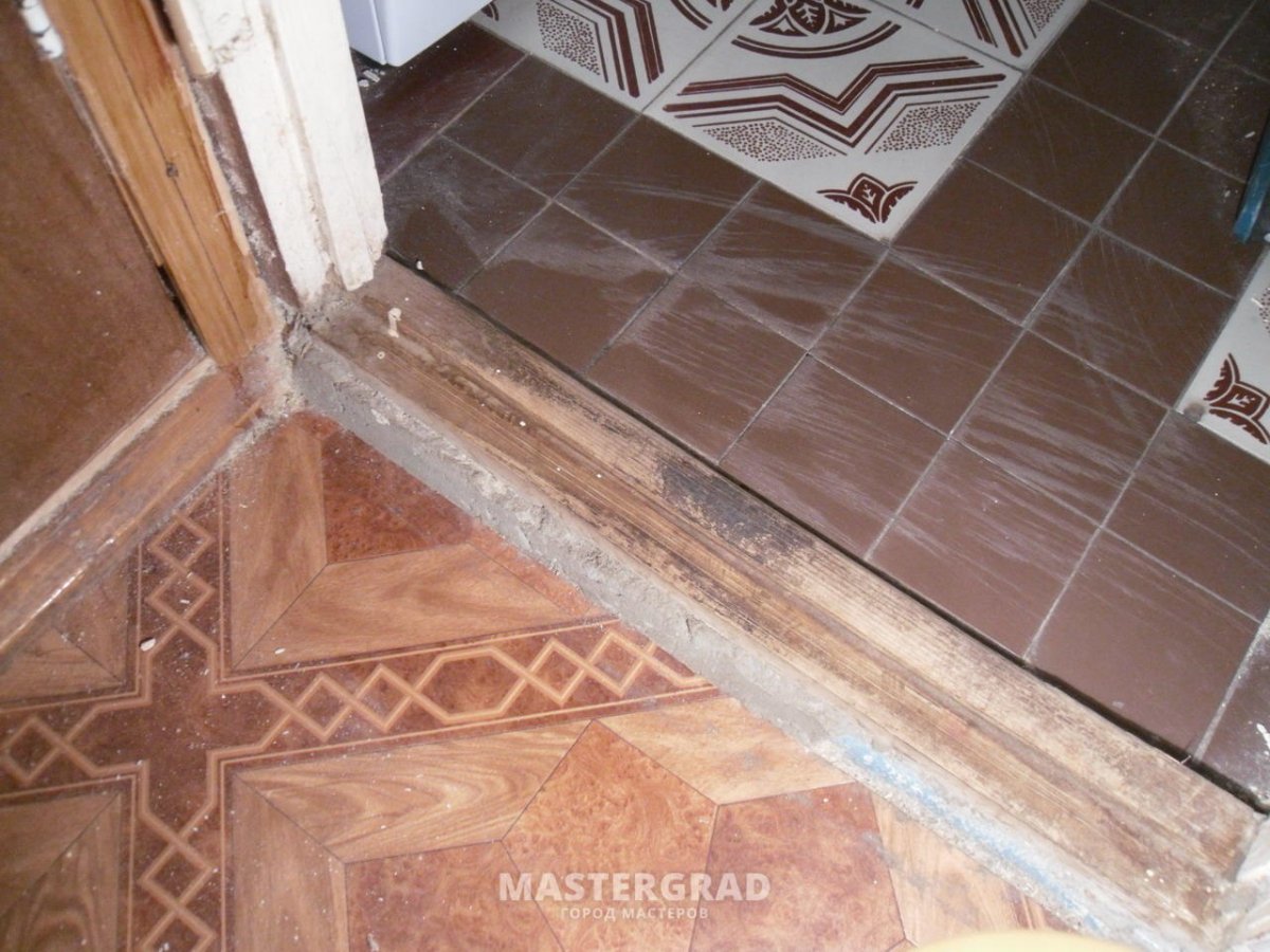 Стык плитки и ламината без порожка